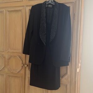 Silhouette Black Dress with Zipper Detail